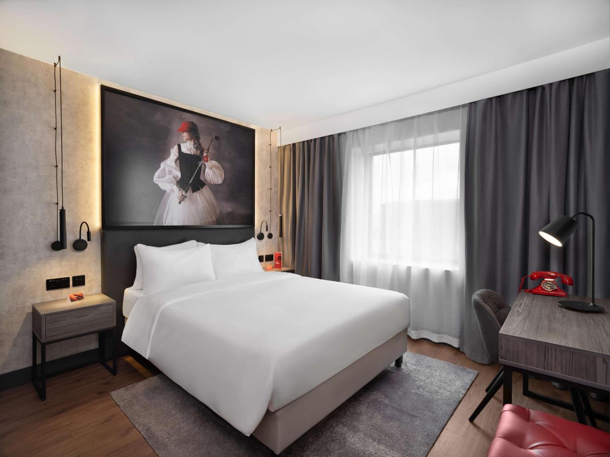 Radisson Red London Gatwick Airport Hotel Crawley Kültér fotó